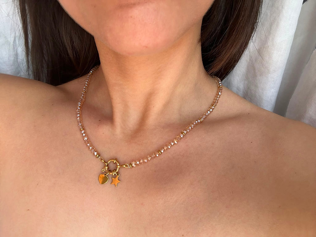 Collana "Luce di Stelle" – Girocollo con Perline Luminose e Ciondoli