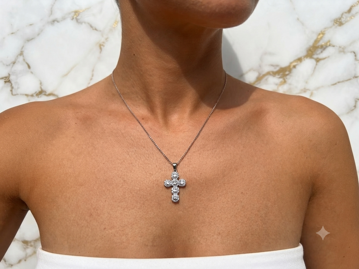 Collana "Luce Divina" – Crocifisso con Zirconi