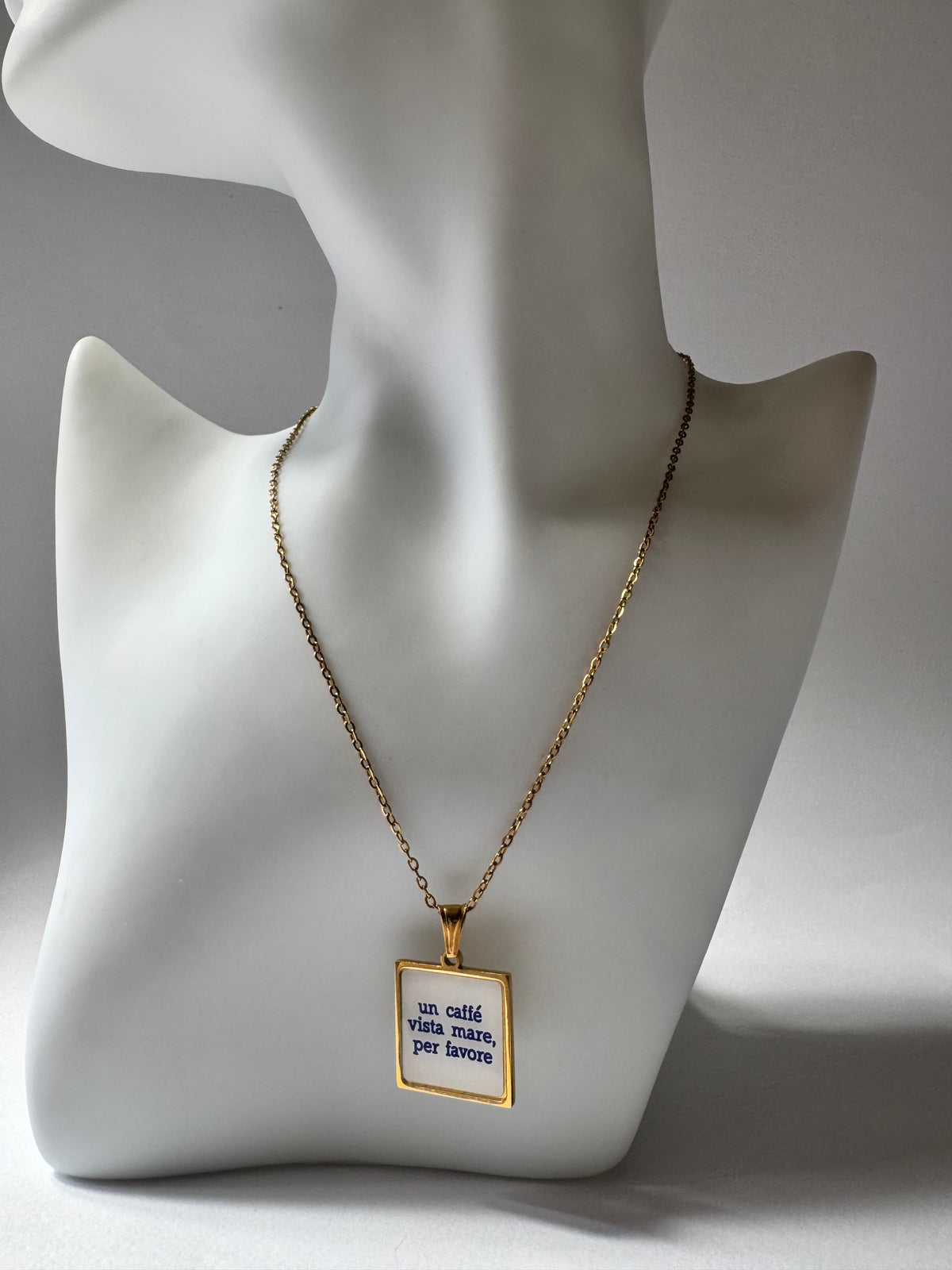 Collana "Caffè Vista Mare" – Un Tocco di Dolce Vita al Collo