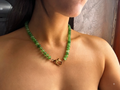 Collana Girocollo "Verde Giada" con Moschettone Statement Dorato