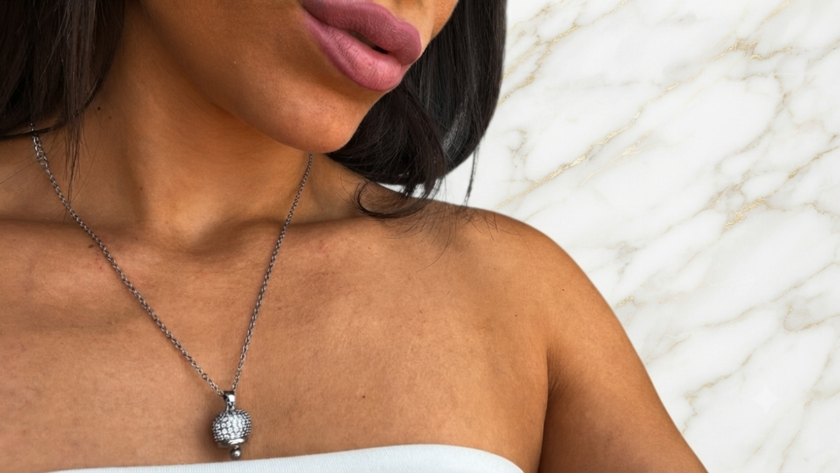Collana con Pendente "Sfera Luminosa" in Argento e Zirconi